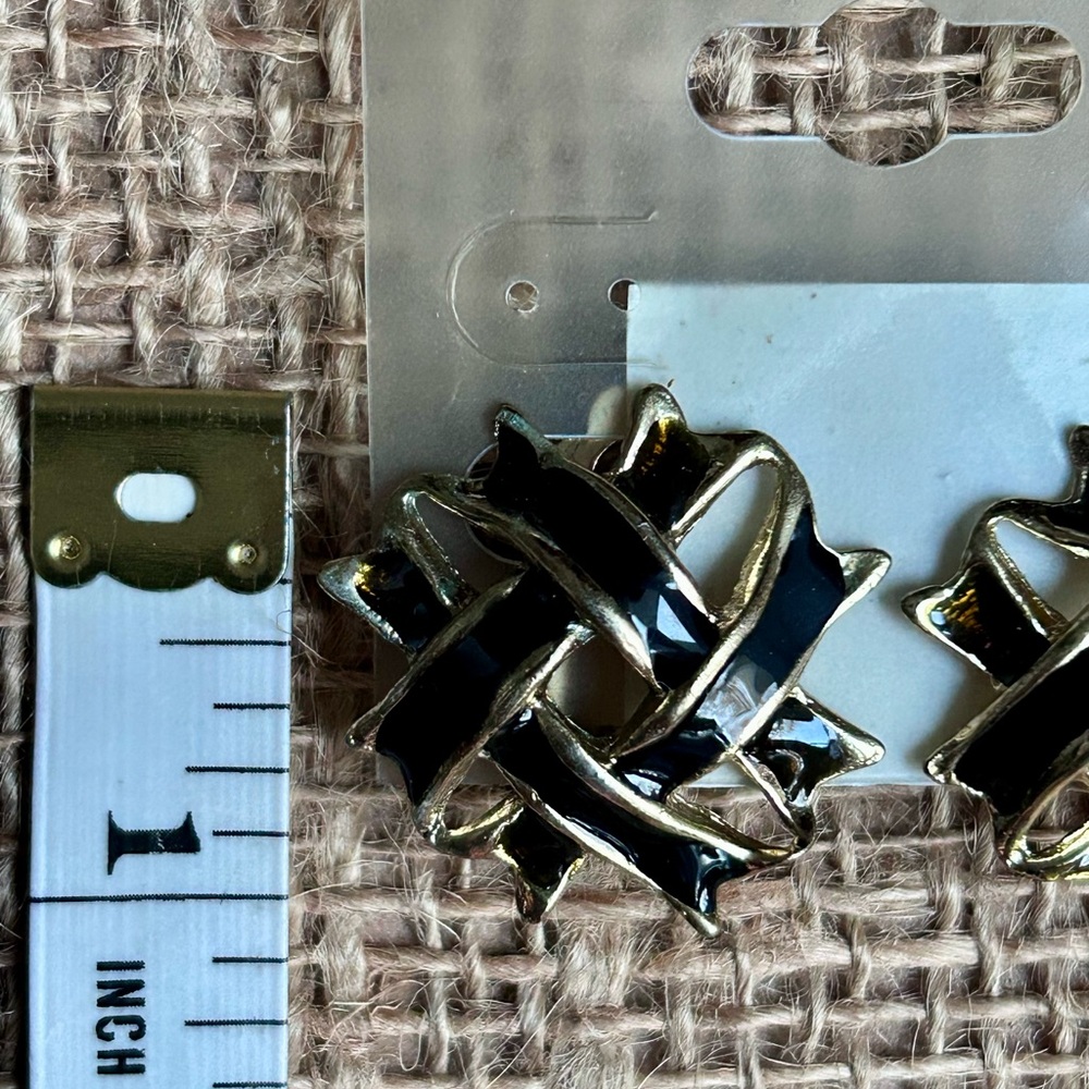 Vintage Jordache Gold Tone & Black Clip On Earrings - Picture 6 of 6